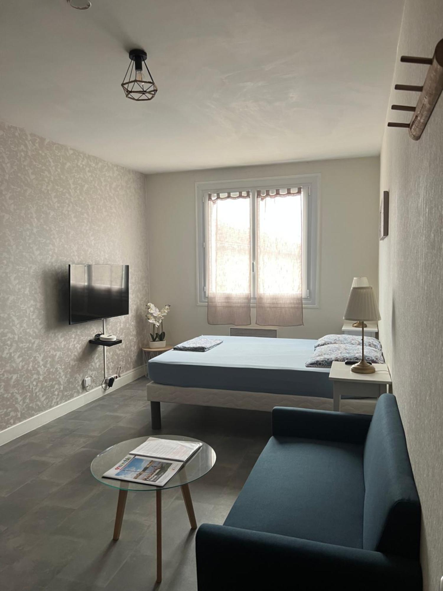 Joli Studio Avec Parking Prive, Bien Situe Moulins  Extérieur photo
